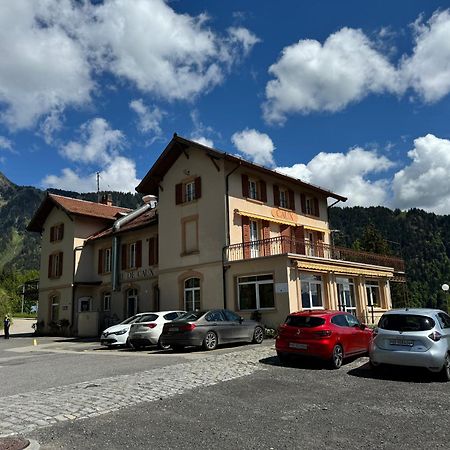 Hotel Buffet De La Gare Montreux Exterior foto