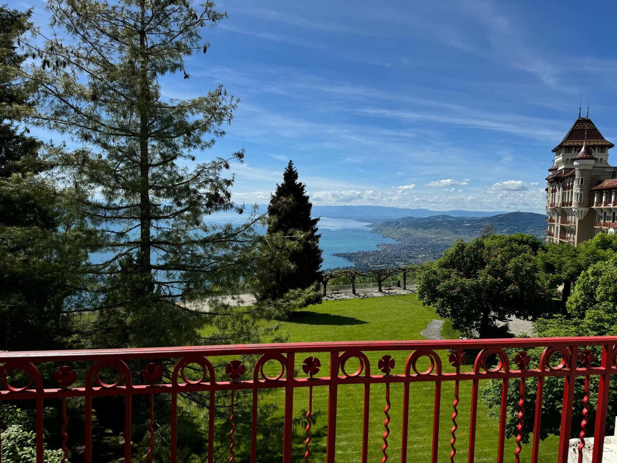Hotel Buffet De La Gare Montreux Exterior foto